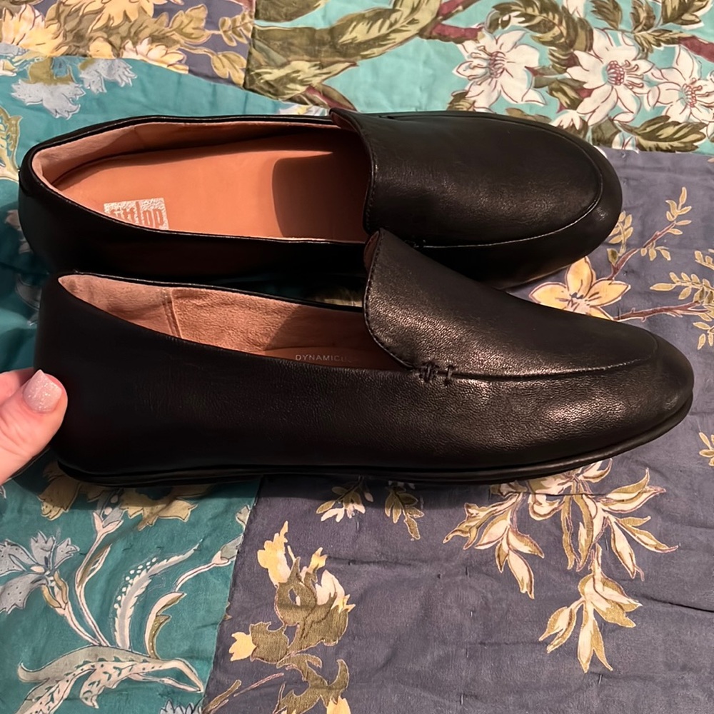NWOT Fit flip loafers